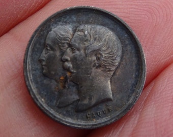 Antique French bronze token medal pendant medallion charm commemorative medal 1811 Napoleon I Bonaparte: ( Napoléon II )  ( F 18 )