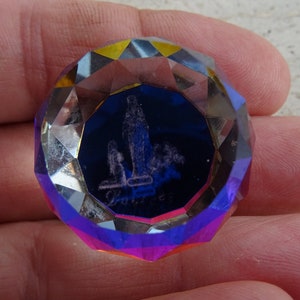 Antica ologramma religiosa francese medaglia cattolica pendente della Santa Vergine Maria souvenir di Lourdes.
