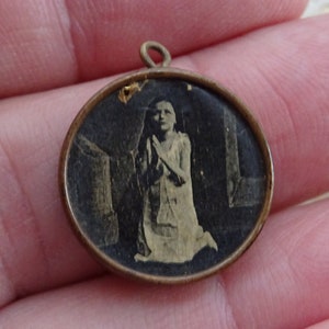 Religious French copper medal pendant medallion charm of a praying girl with a prayer at the back. ( L 30 )