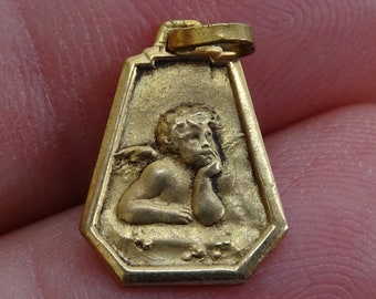 Religieuze antieke Franse katholieke vermeil vergulde medaille hanger charme medaillon Cherub putti beschermengel. ( 21a )
