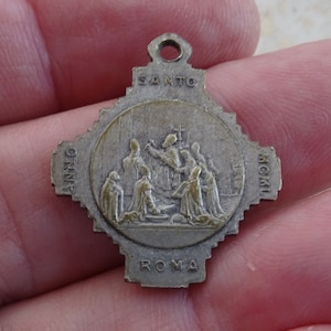 Religious silver-plated Vatican catholic medallion pendant Holy charm medal of Pope Pius XII papa Pio XII.  ( C 3  )