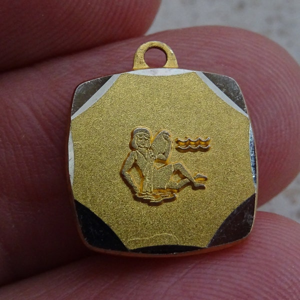 Vintage vermeil gold plated Zodiac constellation medal charm medallion pendant sign of Aquarius. ( waterman ) C 24