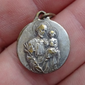 Religijny francuski srebrny medalik katolicki, medalion z wizerunkiem Świętego Józefa. ( Z 2 )