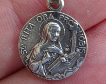 Religious antique catholic silver plated medal pendant Holy charm medallion of Saint Rita. (  A 9 )