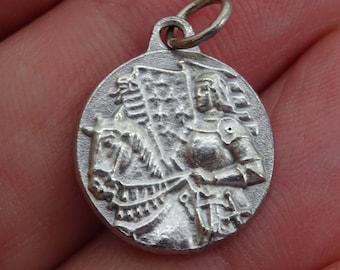 Religious French catholic silver plated  medal pendant medaillon charm medallion of Joan of Arc Jeanne d'Arc on her horse.  ( 3 a )