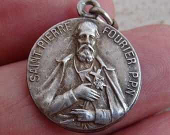 Religious antique catholic silvered French medal pendant medallion charm of Saint Pierrre Fourier souvenir of Mattaincourt. ( 20 F )