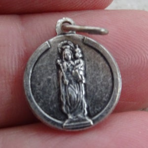 Religious antique silvered catholic medal pendant charm medallion of Holy Virgin Mary of Lombardsijde pilgrimage town in Belgium. (  P 29  )