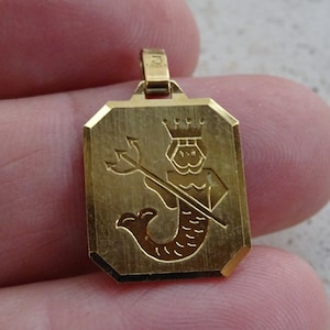 Vintage vermeil gold plated ( MARKED ) Zodiac constellation medal charm medallion pendant sign of Aquarius. ( waterman ) 26