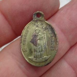 Religious antique French copper catholic medal pendant medaillon Holy charm medallion of Saint Thibaut. ( 17 B )