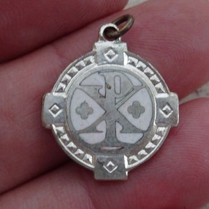 Médaille religieuse art nouveau en métal argenté blanc (des deux côtés) émaillé pendentif pendentif médaillon de PAX de Saint Jésus-Christ. P3