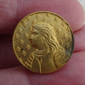 Religious antique French gold plated catholic pin plaque token medal pendant of Saint Joan of Arc  Jeanne d&#39;Arc.  ( Z 11  )