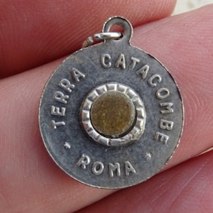 Religious silver plated Vatican catholic medal pendant Holy charm medallion shrine relic Pope Paul VI and earth the catacombe of Rome. Z 25