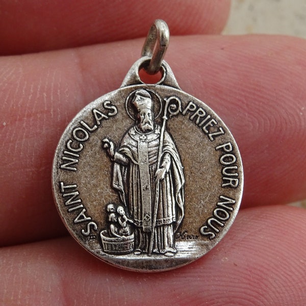 Religious French silver plated catholic medal pendant medallion charm of Saint Nicolas. ( K 14 )