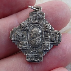 Religious silver-plated catholic medal pendant medallion Holy charm of Pope Pius XII papa Pio XII and Saint Peter and Saint Paul.  ( C 8  )
