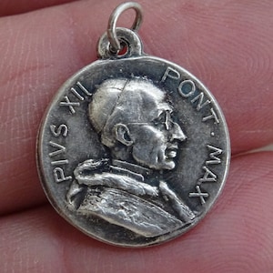 Religious silver plated Vatican catholic pendant medallion charm medal of Pope Pius XII papa Pio XII with Holy Door. a 16