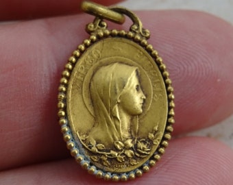 Religieus antiek Frans katholiek vermeil vergulde medaille hanger medaillon Heilige Bedel medaillon van de Heilige Maagd Maria. (F23)