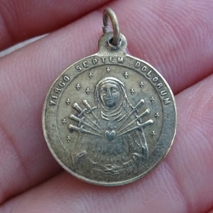 Religious French copper catholic medal pendant medallion charm with Holy Virgin Mary of Sorrows and Holy Christ and Veil of Veronica. A 18