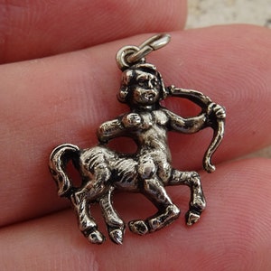 Vintage silvered Zodiac constellation medaillon pendant charm medallion sign of Sagittarius. boogschutter5  C