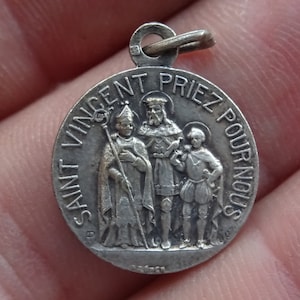 Religious antique silver ( MARKED ) catholic medal pendant medaillon Holy charm medallion of Saint Vincent of Soignies. ( M 16 )