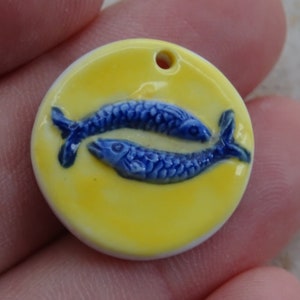 Vintage porcelainen Zodiac constellation medal pendant medallion charm sign of pisces. ( fishes) 9