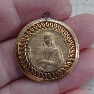Antieke Franse Art Nouveau vergulde medaille hanger bedel medaillon van de vrouw. (G4)