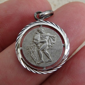Vintage silver ( MARKED ) Zodiac constellation medal charm medallion pendant sign of Aquarius. ( waterman ) B 19