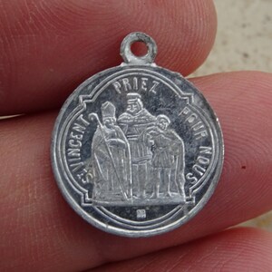 Religious antique aluminium catholic medal pendant medaillon Holy charm medallion of Saint Vincent souvenir of Soignies. ( Q 4 )