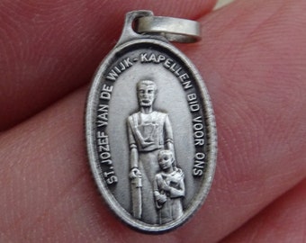 Religieus verzilverde katholieke medaillehanger Heilige bedel medaillon van Sint-Jozef als souvenir van Wijk Kapellen.  ( P 31 )