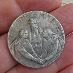 Religious silver plated catholic medal pendant medallion token of  Vatican souvenir of Rome of Pope John Paul II  by Manfrini.   ( A 21 )