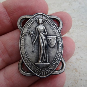 Antique  locket mover medallion pendant medal with princess Vanda daughter of King Krac. L 17