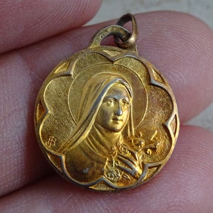Religious French vermeil gold plated ( MARKED ) catholic medal pendant medaillon Holy charm medallion of Saint Therese of Lisieux. ( A 13 )