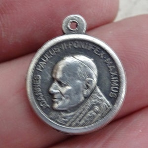 Religious catholic silver plated medal pendant medaillon charm medallion of Pope John Paul II and Holy Virgin Mary.  (  C 33  )