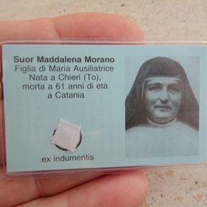 Religiöse katholische Karte Schrein Reliquiar Relikt aus dem Tuch der Seligen Heiligen Maddalena Morano. (Q7)