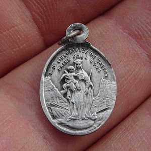 Religieuze zilveren katholieke medaillehanger medaillon Heilige charme van de Heilige Maagd Maria Onze-Lieve-Vrouw van Liberatrice de Salin. (L20)