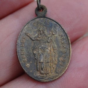Religious antique French copper catholic medal pendant medaillon medallion Holy charm of Saint Renelde.  ( Q 36 )