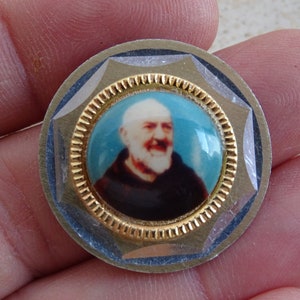 Religious vintage silver plated catholic magnet with Padre Pio Father Pio.  ( 40 )