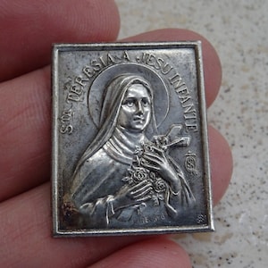 Religious French catholic silvered picture token tablet plaque image of Saint Thesere of Lisieux.  ( B 19 )
