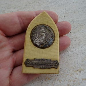Religious antique French silvered catholic altar chapel pocket shrine of Saint Therese of Lisieux. ( 42)