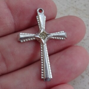Religious antique silvered christian crucifix pendant cross pectoral cross rosary necklace cross with transparant stone.  ( 9 U  )