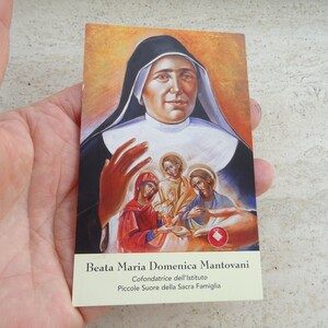 Reliquaire de sanctuaire religieux catholique en carte avec relique de l'étoffe de la Bienheureuse Mère Maria Domenica Mantovani. (U 24 ans)