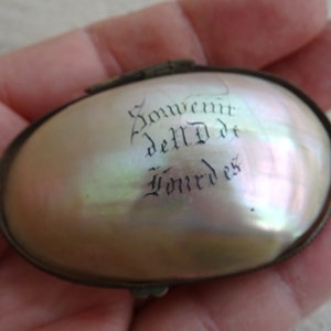 Religiöse Vintage katholischen Ormolu Ei geformt E-Shell-Box der Heiligen Jungfrau Maria von Lourdes.