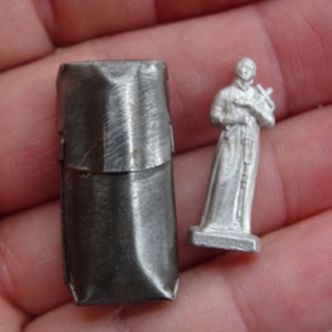 Religious antique French catholic pocket shrine World War I ( 1914-1918 ) with small statue of Saint Gerard Majella.  (21 )