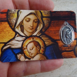 Carta cattolica plastificata religiosa con medaglia smaltata all'interno della Santa Vergine Maria Nostra Signora. ( 11 )