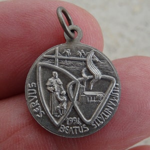 Religious antique catholic silver plated medal pendant medaillon Holy charm medallion of Father Damien Pater Damiaan. ( Q 32  )