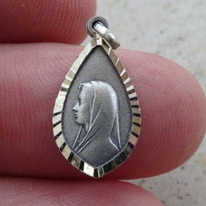 Religious antique French catholic silver plated medal pendant medaillon Holy charm medallion of Holy Virgin Mary. (  W 21 )