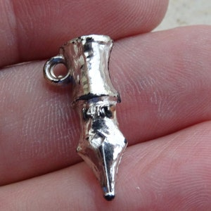 Französischer versilberter Anhänger Medal Charm Medaillon eines Stiftes.  ( W 13 )