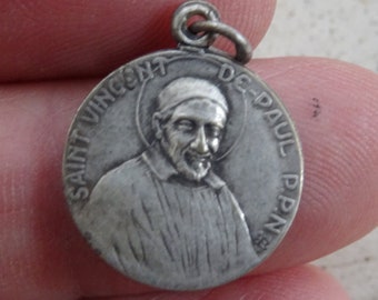 Religious antique silver plated catholic medal pendant medaillon Holy charm medallion of Saint Vincent de Paul and Louise de Marillac. P 17