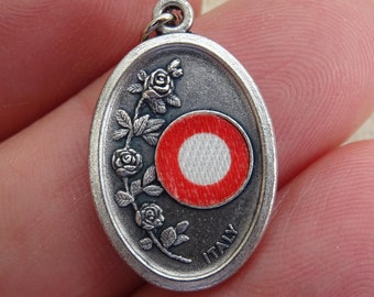 Religious catholic silver plated shrine Holy charm medallion pendant medal with relic of Saint Therese of Lisieux. ( C 32a )