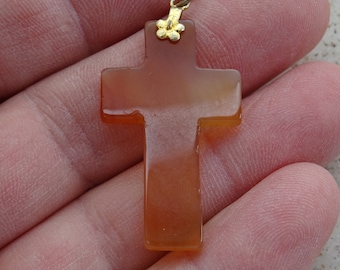 Religiöses Französisches Christliches Kruzifix Anhänger Kreuz Brustkreuz, Rosenkranz Halskette Kreuz aus orange braunem Stein. (D 26 d)