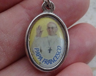 Religious catholic silver plated medal pendant charm medallion of Pope Papa Francis. ( C 16 )